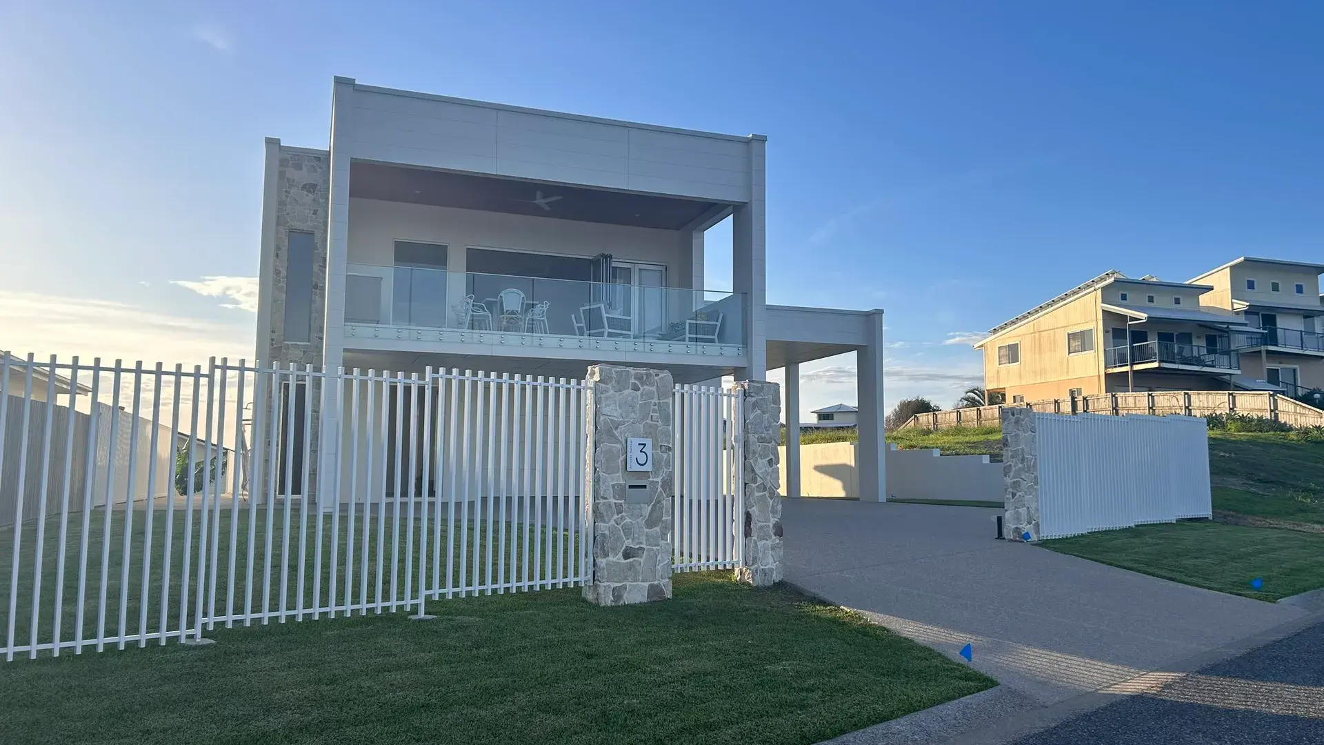 Sandy Steps Beach House – With Pool