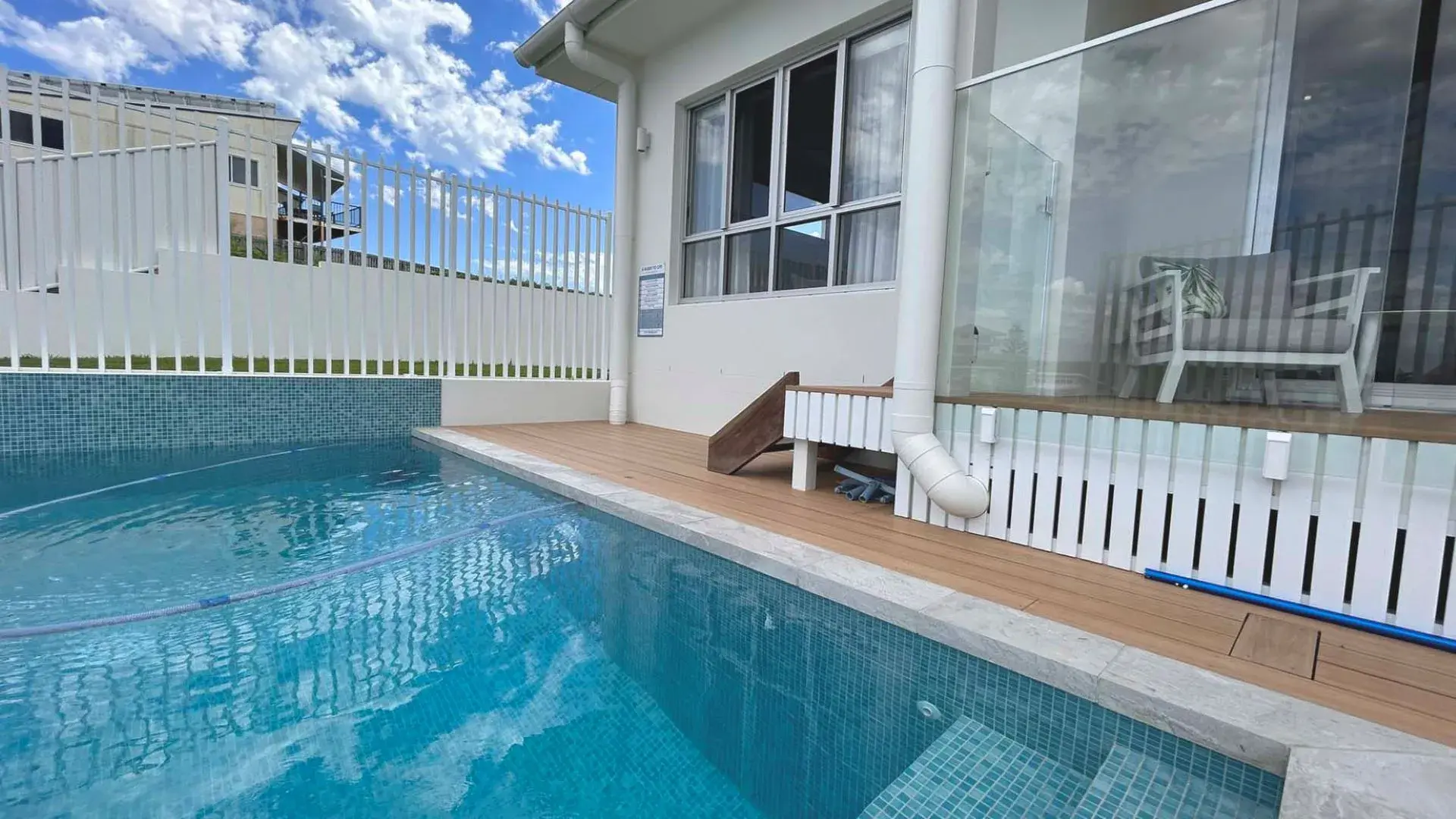 Sandy Steps Beach House – With Pool