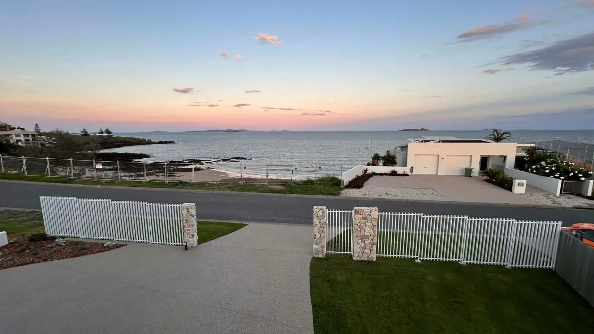 Sandy Steps Beach House – With Pool