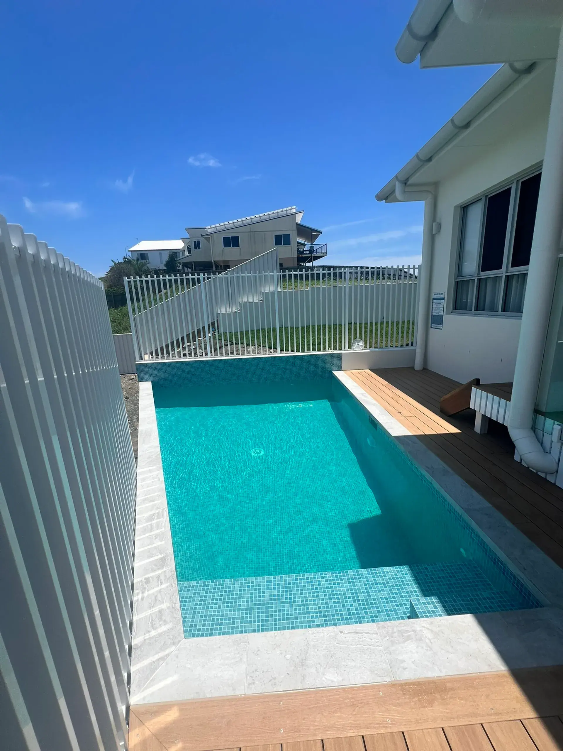 Sandy Steps Beach House – With Pool